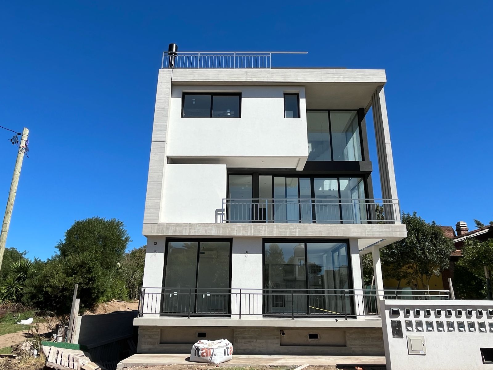 Cod 238 – Edificio Halcon